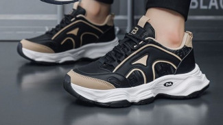 5 Jenis Sneakers Wajib Punya Pria Kekinian Dari Harian hingga Hobi