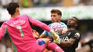 Tendangan Kung-Fu James Trafford ke Mohammed Kudus Buat Fans Murka