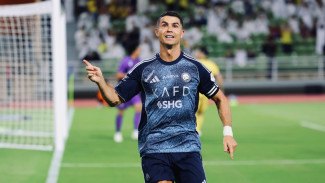 Cristiano Ronaldo Resmi Perpanjang Kontrak di Al-Nassr, Targetkan 1.000 Gol!