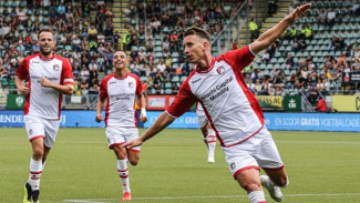 Tim Geypens Cetak Gol Perdana, FC Emmen Menang 3-1 atas Den Bosch