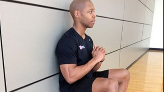 Wall Sit: Latihan Sederhana Bersandar di Tembok yang Bisa Bentuk Tubuh dan Mental