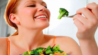 Waktu Makan yang Tepat Ternyata Bisa Bantu Turunkan Berat Badan!