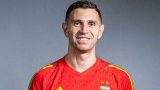 Emiliano Martinez Absen Misterius, Manchester United Siap Serbu Kiper Juara Ini!