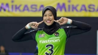 Gosht rangli paypoq kiygan qizlar