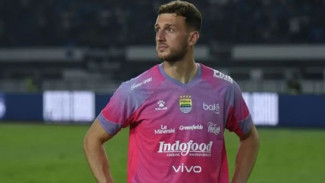 Teja Paku Alam vs Adam Przybek, Siapa Kiper Terbaik Persib Bandung?