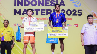 Chico Angkat Trofi Juara Indonesia Masters 2025 Super 100