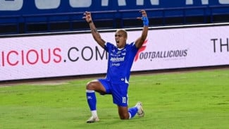 Persib Bandung Pesta Gol! Luciano Guaycochea Sempurnakan Malam Indah di Sleman!