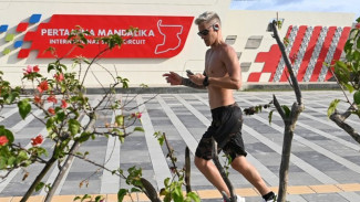 Gaya Unik Fabio Quartararo Saat Lari Pagi di Kawasan Mandalika