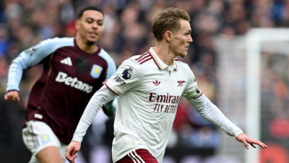 Emirates Membara! Arsenal Kirim Pesan Keras Lewat Kemenangan Brutal