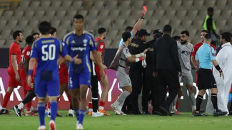 Sepak Bola Jadi Berantakan! Drama VAR di Semifinal Liga Champions Asia Berujung Ricuh