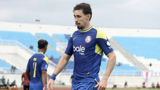 Gustavo Franca Siapkan Mental Hadapi Tekanan Bobotoh di GBLA: Persib vs Arema Memanas!