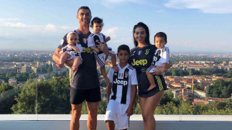 Menyambut Piala Dunia 2026, Cristiano Ronaldo Ajak Keluarga Liburan di Arab Saudi