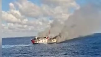 Update Selat Lombok: KMP Putri Yasmin Terbakar, Penumpang Dievakuasi Selamat
