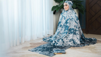 Penampakan Mukena Motif Suntiang Sumatera Barat di HUT RI ke-81