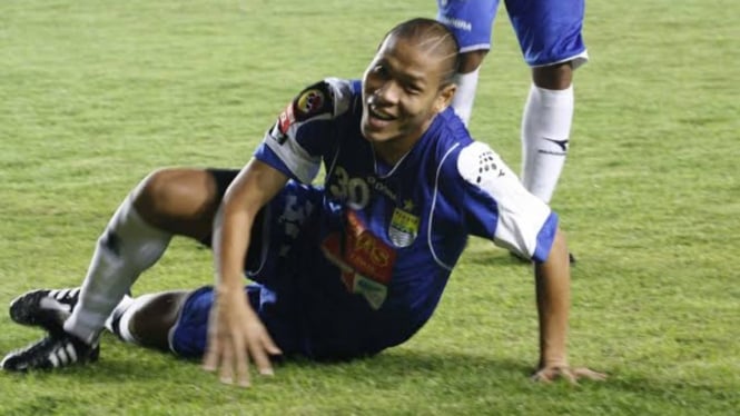 Selebrasi Ngesot Eks Pemain Persib Bandung, Nova Arianto