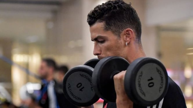 Cristiano Ronaldo Latihan Angkat Beban