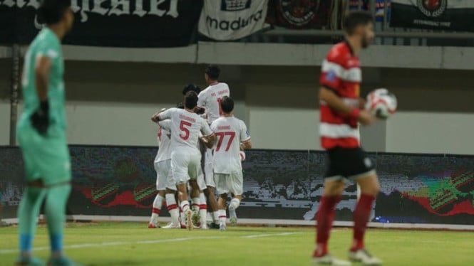Persis Solo