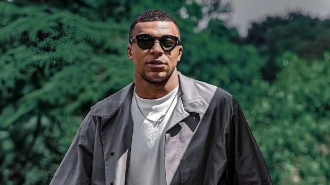 Outfit Mbappe