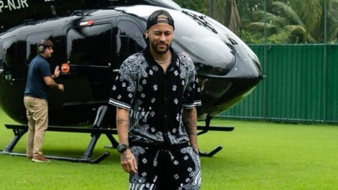 Gaya Nyentrik Neymar