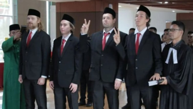 Evgenii, Savelii, Artem, dan Adel Khabibullin Angkat Sumpah WNI