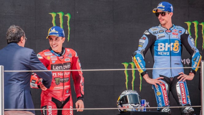 Alex Maequez Podium