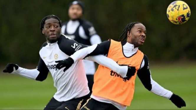 Axel Disasi dan Raheem Sterling