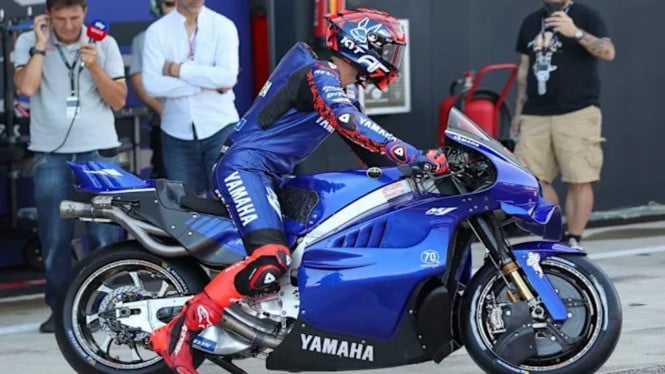 Augusto Fernandez Uji Coba Mesin Baru Yamaha V4