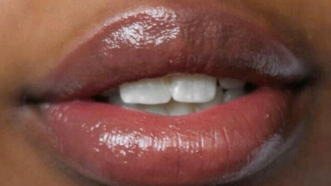 Ilustrasi Bibir Gelap
