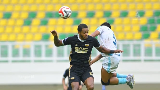 Alex Martins, Striker Dewa United