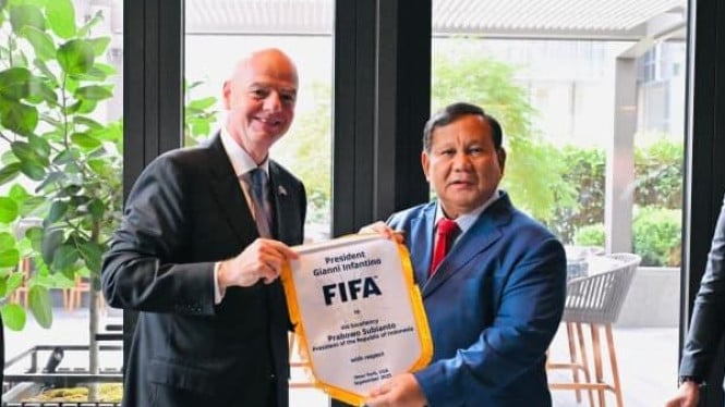 Presiden Prabowo Subianto dengan Presiden FIFA Gianni Infantino