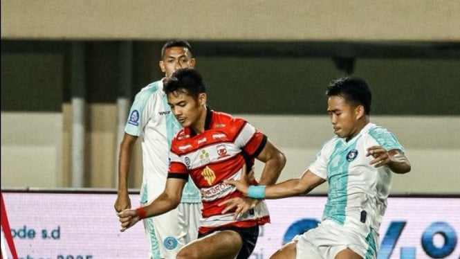 Madura United vs PSBS Biak