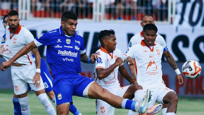 Persib Bandung vs Malut United