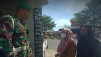 Dua Wanita Ini Nekat Datangi Markas Kodim Kolaka Minta Darah Segar