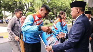 Anggarkan Rp1,6 Miliar, Bupati Bantaeng Serahkan Bonus 195 Atlet Berprestasi