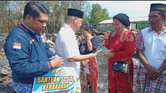 Haji Momo bersama IJTI Kaltara Serahkan Bantuan Bagi Ratusan Korban Kebakaran Di Kota Tarakan