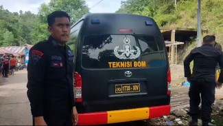 Brimob Sterilisasi Rumah Korban Ledakan di Bulukumba, Ditemukan Detonator dan Sumbu Api