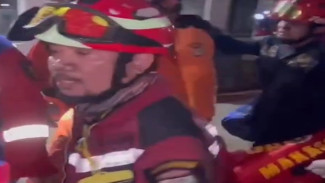 Seorang ASN Tewas Usai Terjun Dari Lantai 4 Gedung DPRD Makassar Yang Dibakar Massa