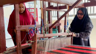Tenun Tradisional Bulucindea Dihidupkan Kembali, Warga Didorong Kembangkan Ekonomi Lokal