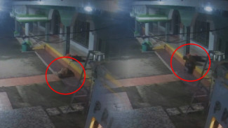 Mobil Mikrolet yang Bawa Pria Paruh Baya Diburu Polisi Setelah Ditemukan Tak Bernyawa Diteras Masjid Raodah Tuljannah