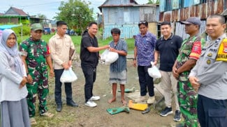 Rumah Rusak Diterjang Angin Kencang, Pekerja SPPG Beri Bantuan