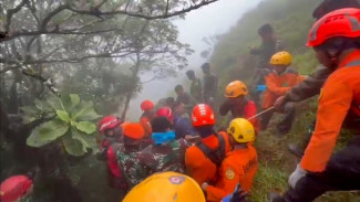 Enam Korban Berhasil Ditemukan, Satu Berhasil Dievakuasi. Operasi Sar Terus Berlanjut Di Medan Ekstrem