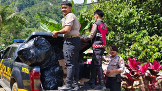 Aksi Bersih Gunung Dari Sampah Pasca Operasi SAR Pesawat Jatuh IAT ATR 42-500 Selesai