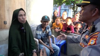 Ibu Korban Pembunuhan Anak di Makassar Masih Syok, Polisi Jaga Rumah Duka