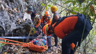 Sakit, 6 Mahasiwa UNHAS dievakuasi dari Gunung Goa Kalibbong Alloa Pangkep