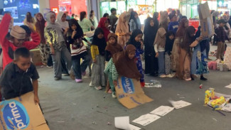 Lomba Tiup Kertas Anak Jalanan Meriahkan Kemerdekaan Republik Indonesia