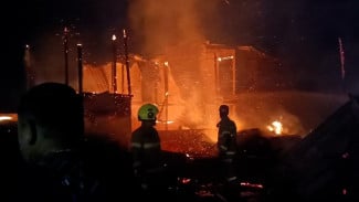 Kebakaran Usaha Kayu di Makassar, 12 Damkar Dikerahkan
