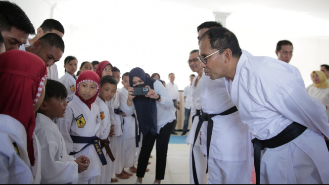 Wali Kota Makassar menyapa para karateka cilik