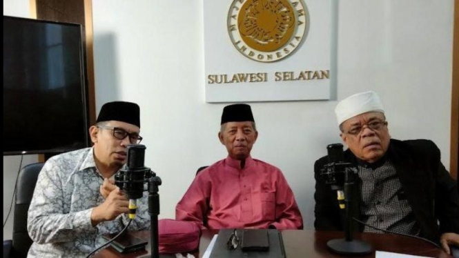 Ketua MUI Sulsel, Prof. KH. Najamuddin H. Abd Safa. (tengah)