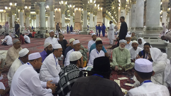 Suasana Masjid Nabawi di Madinah