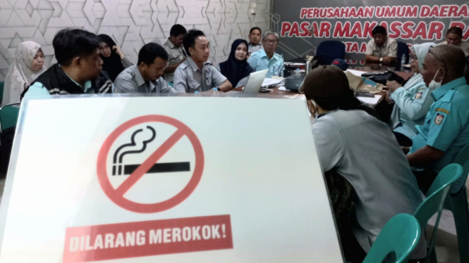Kawasan bebas asap rokok di Perumda Pasar Makassar